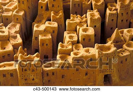 Stock Image - A miniature model of the ksar (fortified village) Tinerhir, displayed in the exhibition room of the H? tel Tombouctou in Tinerhir, a 1940s kasbah which was tastefully converted into a delightful small hotel. Tinerhir, southern Morocco.. Fotosearch