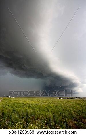 Stock Image - A soon to be tornadic supercell near Scottsbluff, Nebraska, June 7, 2010.. Fotosearch