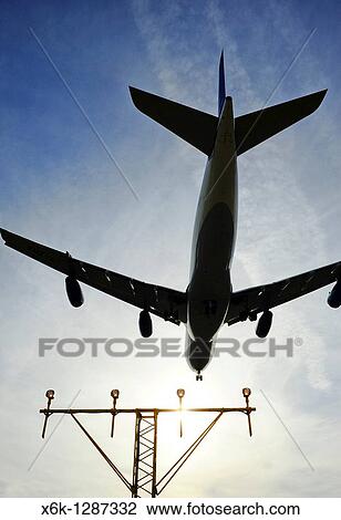 Airbus 340 descendiendo en el Aeropuerto del Prat y sistema de luces de aproximaci? n ALS aeroportuarios, Prat del Llobregat, Baix Llobregat, Barcelona, Catalunya, Espaa View Large Photo Image Stock Image - Airbus 340 descendiendo en el Aeropuerto del Prat y sistema de luces de aproximaci? n ALS aeroportuarios, Prat del Llobregat, Baix Llobregat, Barcelona, Catalunya, Espaa. Fotosearch