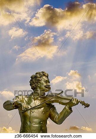 Picture - Austria, Vienna, Stadtpark Johann Strauss Memorial Statue. Fotosearch