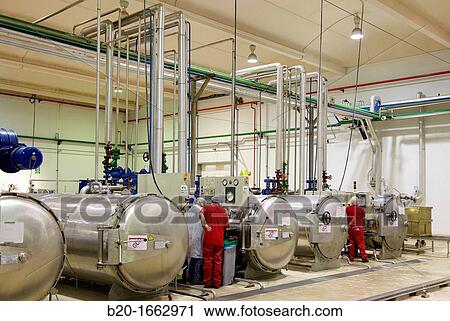 Stock Image - Autoclave sterilization in hermetically sealed containers by the method Appert, Appertization, Production line of canned vegetables and beans, Canning Industry, Agri-food, Gutarra, Grupo Riberebro, Villafranca, Navarra, Spain. Fotosearch
