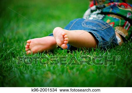 Picture - baby toes. Fotosearch