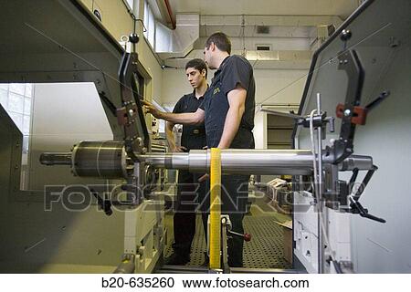 Stock Image - Balance analysis. Talleres MYL. Spindle manufacturing and repairing. Mendaro. Gipuzkoa, Euskadi, Spain. Fotosearch