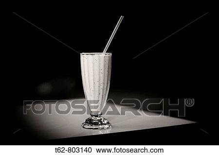 Batido de fresa encima de una mesa. View Large Photo Image Stock Image - Batido de fresa encima de una mesa.. Fotosearch