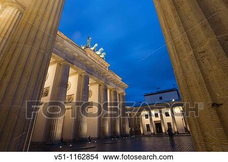 Berlin, Brandenburger Tor, Pariser Platz View Large Photo Image Picture - Berlin, Brandenburger Tor, Pariser Platz. Fotosearch