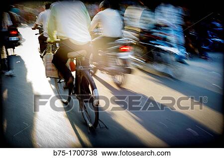 bicicletas y motocicletas en una calle de ciudad India, Asia, bicycles and motorcycles on a city street India, Asia View Large Photo Image Stock Photo - bicicletas y motocicletas en una calle de ciudad India, Asia, bicycles and motorcycles on a city street India, Asia. Fotosearch