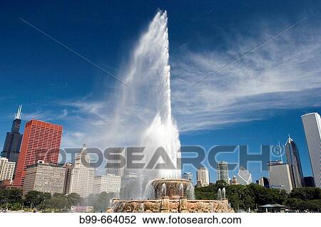 BUCKINGHAM FOUNTAIN, GRANT PARK, CHICAGO, ILLINOIS, USA View Large Photo Image Stock Image - BUCKINGHAM FOUNTAIN, GRANT PARK, CHICAGO, ILLINOIS, USA. Fotosearch
