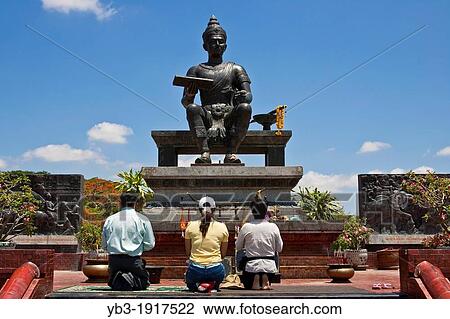 Buddhists Praying, Wat Tru Kuan, Sukhothai, Thailand View Large Photo Image Stock Image - Buddhists Praying, Wat Tru Kuan, Sukhothai, Thailand. Fotosearch