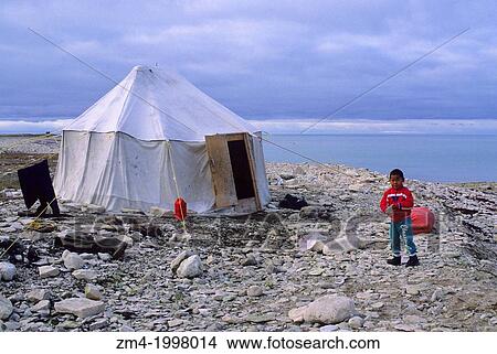 Picture - CANADA, NUNAVUT, HUDSON BAY, SOUTH HAMPTON ISLAND, NATIVE PT., INUITS AT SUMMER HUNTING CAMP.. Fotosearch