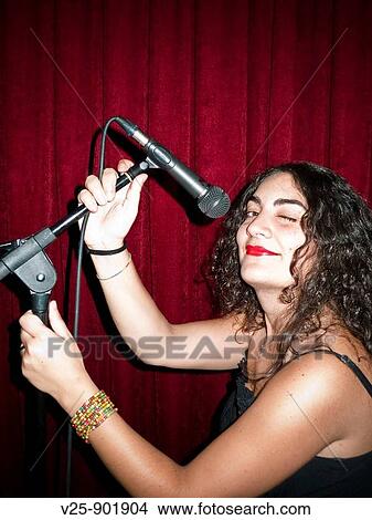cantante femenina View Large Photo Image Picture - cantante femenina. Fotosearch