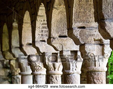 Capiteles con decoraci? n rstica de motivos geom? tricos y vegetales en el claustro de la iglesia catedral de Roda de IsBbena, de estilo romBnico, siglo XII - Ribagorza - Huesca - Pirineo Aragon's - Arag? n - Espaa View Large Photo Image Stock Photo - Capiteles con decoraci? n rstica de motivos geom? tricos y vegetales en el claustro de la iglesia catedral de Roda de IsBbena, de estilo romBnico, siglo XII - Ribagorza - Huesca - Pirineo Aragon's - Arag? n - Espaa. Fotosearch