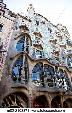 Casa Batll? House, Gaud?, 1904-1906 at the Passeig de Gr? cia, Barcelona, Catalonia, Spain. View Large Photo Image Stock Image - Casa Batll? House, Gaud?, 1904-1906 at the Passeig de Gr? cia, Barcelona, Catalonia, Spain.. Fotosearch
