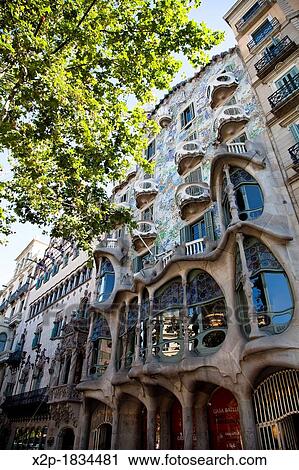 Casa Batll? House, Gaud?, 1904-1906 at the Passeig de Gr? cia, Barcelona, Catalonia, Spain View Large Photo Image Stock Image - Casa Batll? House, Gaud?, 1904-1906 at the Passeig de Gr? cia, Barcelona, Catalonia, Spain. Fotosearch