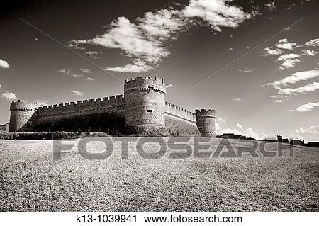 Stock Image - Castillo de Grajal de Campos Le? n Castilla-Le? n Espaa. Fotosearch