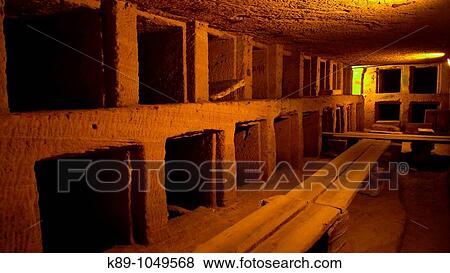Catacumbas de Kom el Shogafa, Alejandr? a, Egipto View Large Photo Image Stock Photo - Catacumbas de Kom el Shogafa, Alejandr? a, Egipto. Fotosearch