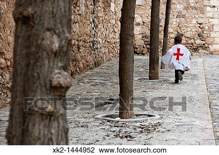 cavallero nio con capa de creu de Sant Jordi View Large Photo Image Stock Image - cavallero nio con capa de creu de Sant Jordi. Fotosearch