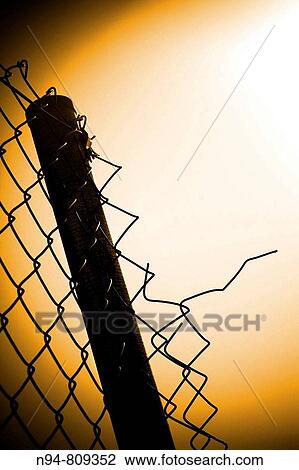Stock Image - Cercado de alambre deteriorado Fencing wire deteriorated. Fotosearch