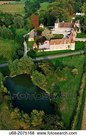 Ch? teau de la Berch? re hotel, balloon flight with Air Snail above the vineyards of the C? te de Nuits and Hautes-C? tes de Nuits, Burgundy, France View Large Photo Image Stock Photo - Ch? teau de la Berch? re hotel, balloon flight with Air Snail above the vineyards of the C? te de Nuits and Hautes-C? tes de Nuits, Burgundy, France. Fotosearch