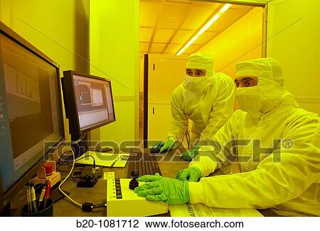 Stock Image - Cheking with an electron microscope the results of an e-beam lithography (Electron beam lithography), clean room, CIC nanoGUNE, Nanoscience Cooperative Research Center, San Sebastian, Gipuzkoa, Euskadi, Spain. Fotosearch