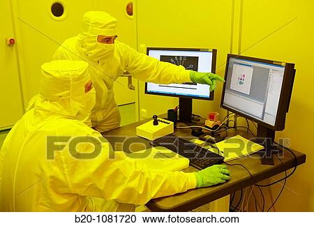 Stock Image - Cheking with an electron microscope the results of an e-beam lithography (Electron beam lithography), clean room, CIC nanoGUNE, Nanoscience Cooperative Research Center, San Sebastian, Gipuzkoa, Euskadi, Spain. Fotosearch