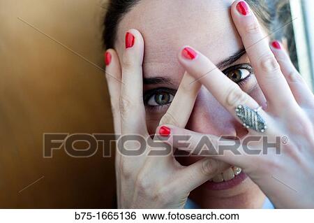 chica joven, mujer joven, rostro, cara, primer plano, femenino, femenina, rubia, expresi? n, tapando la cara, manos, tapando con las manos View Large Photo Image Stock Photograph - chica joven, mujer joven, rostro, cara, primer plano, femenino, femenina, rubia, expresi? n, tapando la cara, manos, tapando con las manos. Fotosearch