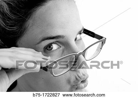 Stock Photo - chica joven, mujer, preocupada, sorprendida, temerosa, insegura, young girl, women, concerned, surprised, afraid, unsafe. Fotosearch