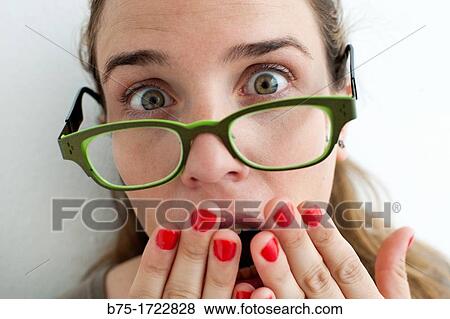 chica joven, mujer, preocupada, sorprendida, temerosa, insegura, young girl, women, concerned, surprised, afraid, unsafe View Large Photo Image Stock Photo - chica joven, mujer, preocupada, sorprendida, temerosa, insegura, young girl, women, concerned, surprised, afraid, unsafe. Fotosearch