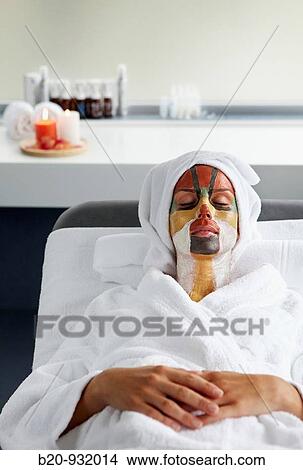 Picture - Colour energy, mud mask for facial treatment, Spa-relais. Fotosearch