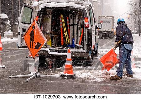 Consolidated Edison Company of New York (Con Edison), a regulated utility, performing emergency maintenance work on 5th Avenue, Manhattan View Large Photo Image Stock Image - Consolidated Edison Company of New York (Con Edison), a regulated utility, performing emergency maintenance work on 5th Avenue, Manhattan. Fotosearch