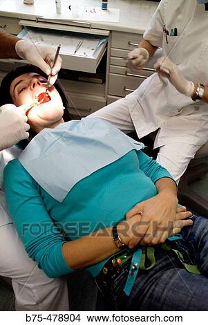 Consulta de Dentista View Large Photo Image Picture - Consulta de Dentista. Fotosearch