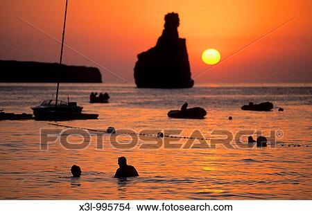 Coucher Soleil Dans Cala Ou Plage Benirras Ibiza îles Baléares Espagne Image