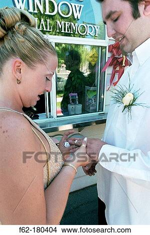 Picture - Couple. Fotosearch