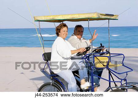 Picture - Couple. Fotosearch