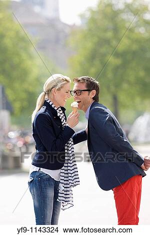 Picture - Couple. Fotosearch