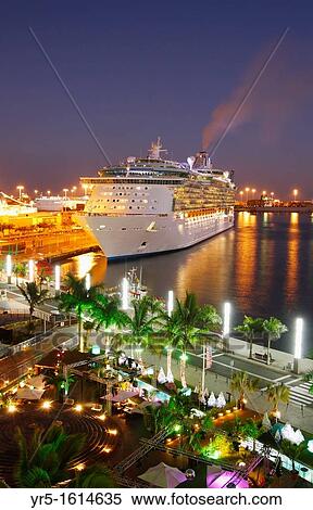 Stock Photography - Cruise ship Independence of the Seas berthed near outdoor bar in Centro Comercial Muelle, Parque Santa Catalina, Las Palmas, Gran Canaria, Canary Islands, Spain. Fotosearch