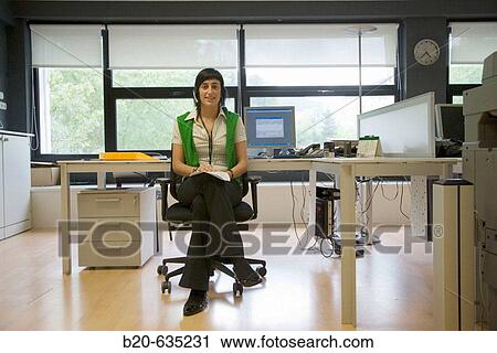 Stock Image - Customers service, Talleres MYL. Spindle manufacturing and repairing. Mendaro. Gipuzkoa, Euskadi, Spain. Fotosearch