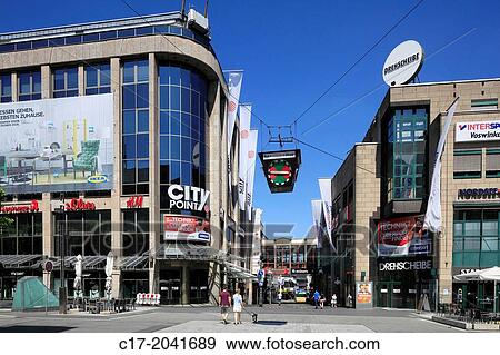 D Bochum Ruhr Area Westphalia North Rhine Westphalia Nrw City Point Drehscheibe Business Premises Shopping Centre Shopping Arcade Traffic Light Heuer Ampel At Junction Kortumstrasse And Bongardstrasse Stock Photo C17 416 Fotosearch