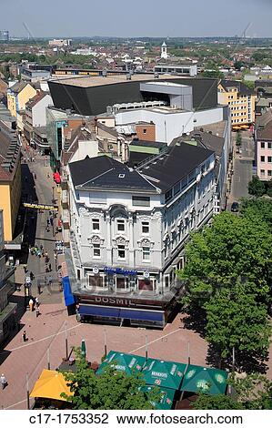 D Dortmund Ruhr Area Westphalia North Rhine Westphalia Nrw City View Aerial View Town Centre Platz Von Leeds Leeds Square Brueck Street Concert House Dortmund Philharmonic Hall Stock Image C17 Fotosearch