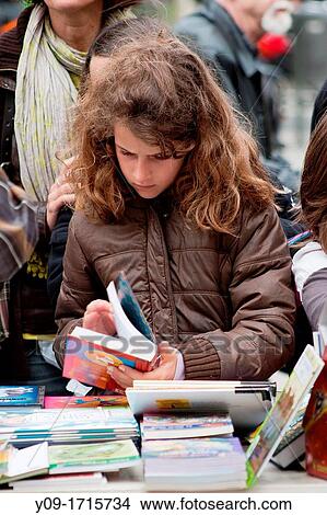 Diada de Sant Jordi, Girl in the book stall, Barcelona, Catalonia, Spain View Large Photo Image Picture - Diada de Sant Jordi, Girl in the book stall, Barcelona, Catalonia, Spain. Fotosearch