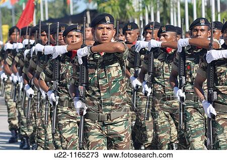 Stock Image - Dili (East Timor): East-Timorese soldiers marching during the Independence Restoration Day's commemoration (May 20th). Fotosearch