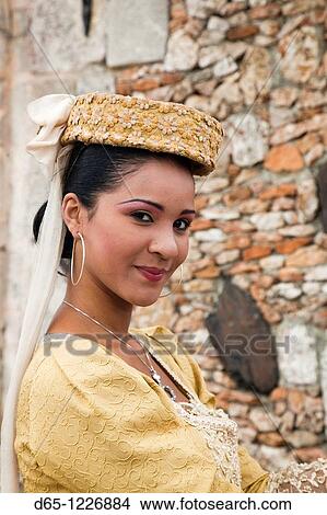 Picture - Dominican Republic, La Romana, Altos de Chavon, Dominican female dancer in costume, R, MR-DRE-09-04. Fotosearch