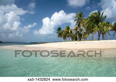 Picture - Dubpur Island, San Blas Islands also called Kuna Yala Islands, Panama. Fotosearch