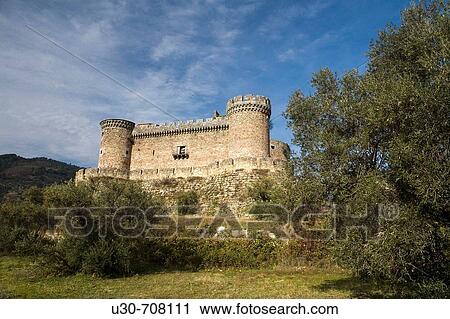 Duques de Alburquerque castle. MombeltrBn. Sierra de Gredos Regional Park,? vila province, Castilla-Le? n, Spain View Large Photo Image Stock Image - Duques de Alburquerque castle. MombeltrBn. Sierra de Gredos Regional Park,? vila province, Castilla-Le? n, Spain. Fotosearch