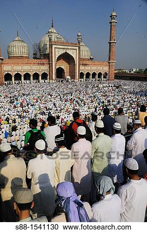 Stock Image - Early in the morning, the end of the day of Ramadan, Jama Masjid Mosque in Old Delhi. Fotosearch