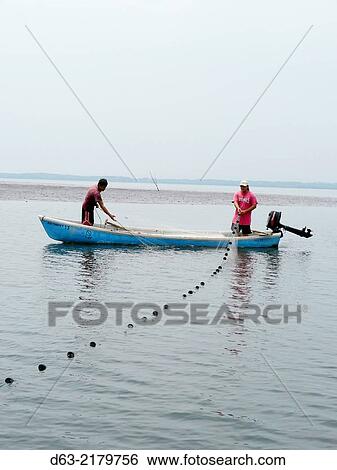 Stock Photograph - El Salvador. ADECHEPET project. (associascion de Desarrollo Comunal Hermanos Residentes en el Exterior Puerto El Triunfo). Visiting Fishermen on the nearby Isla El Espiritu Santo.. Fotosearch