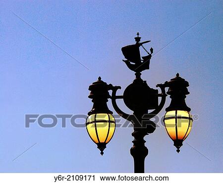 Stock Image - Elaborate street-lamp in the royal quarter in the heart of London, England, at dusk.. Fotosearch