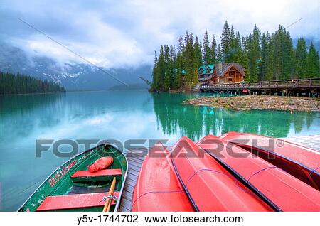 Stock Image - Emerald Lake, Log Cabin & canoes, Lodge Yoho National Park, British Columbia, Canada. Fotosearch