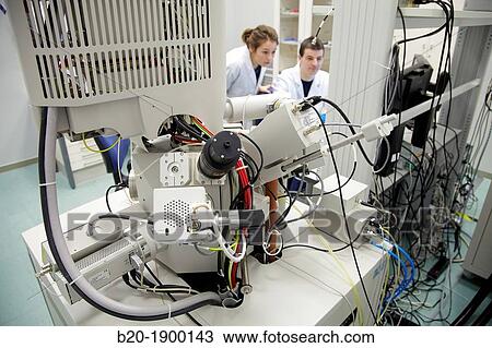 Stock Image - Environmental Scanning Electron Microscope ESEM QuantaTM 250 FEG provides access to studies of wet biological samples, nano-bio composites and nano-fluidic phenomena. Fotosearch