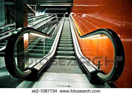 Escaleras mecBnicas en la Linea nueve L9 en el metro de Barcelona View Large Photo Image Picture - Escaleras mecBnicas en la Linea nueve L9 en el metro de Barcelona. Fotosearch