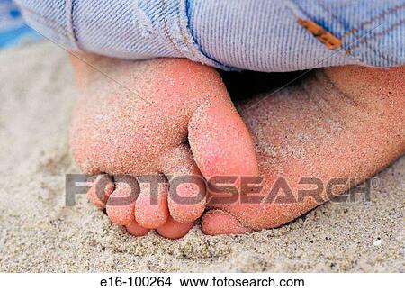 Picture - Feet and sand. Fotosearch